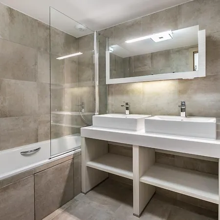 Appartement 5 Pieces Au Centre De Courchevel Avec Garage - Fr-1-562-7 아파트