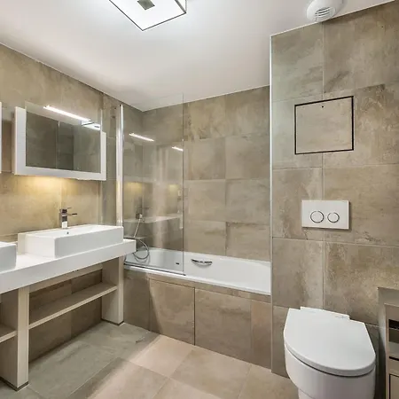 아파트 Appartement 5 Pieces Au Centre De Courchevel Avec Garage - Fr-1-562-7
