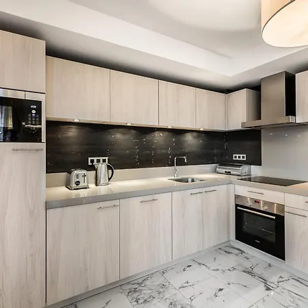 Appartement 5 Pieces Au Centre De Courchevel Avec Garage - Fr-1-562-7